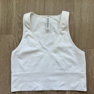 NWOT Athleta white Aurora Ribbed Cropped Tank - SIZE M